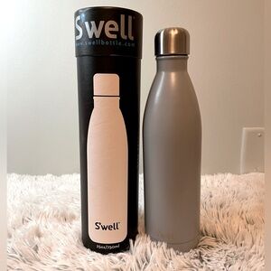 NIB Swell 25oz Water Bottle in Shadow (Satin Collection)